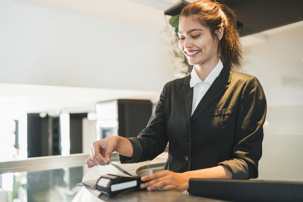 Comptoir d'accueil pour bureau : style et praticité réunis